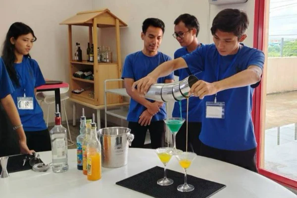 cocktail making training