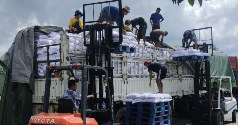 Myanmar earthquake relief truck being loaded by SISU trainees