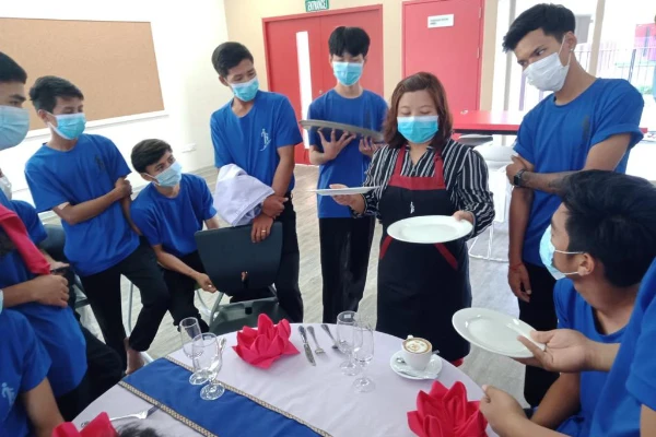 table setting training