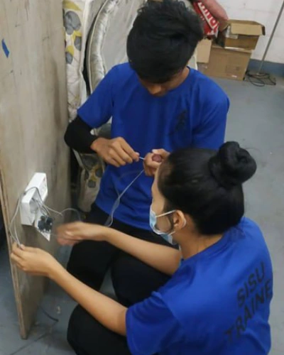SISU ALOW Trainees learning electrical