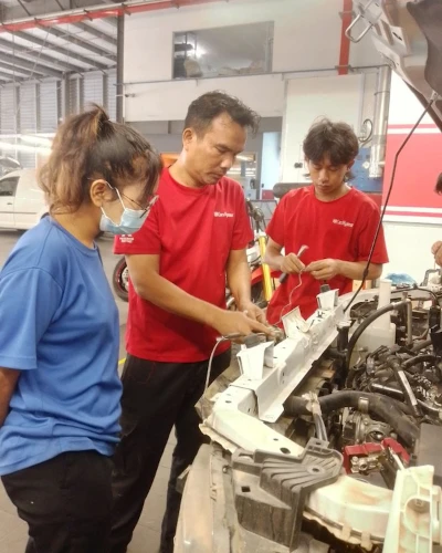 SISU ALOW Trainees learning car repair