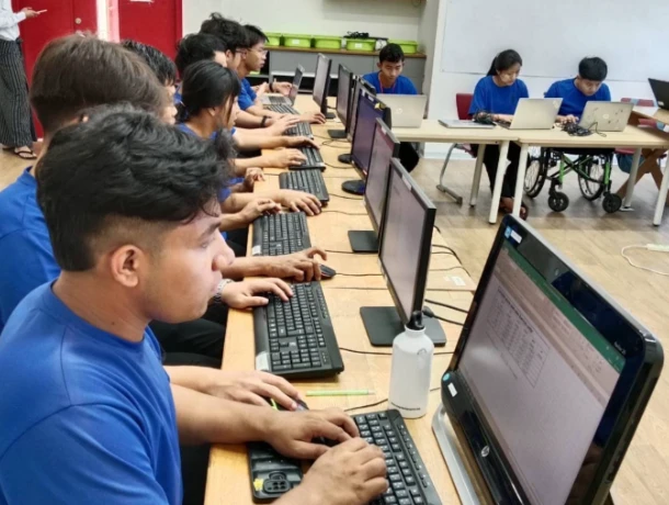 SISU CIB trainees learning Excel