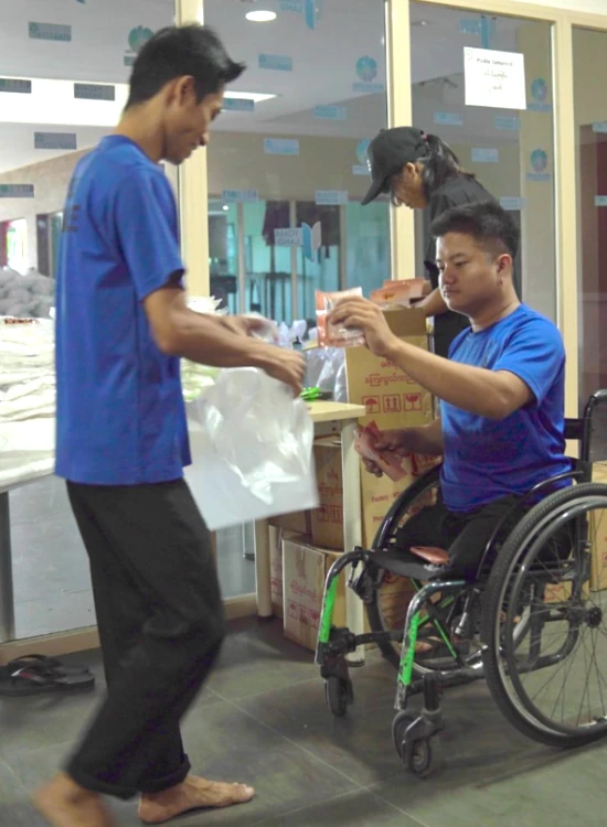 SISU trainees teamwork empowering wheelchair users