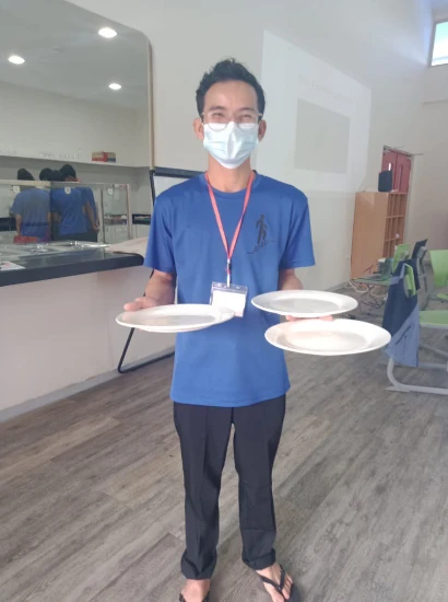 SISU trainee carrying plates