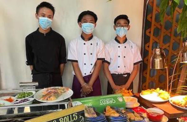 SISU trainees at food bar