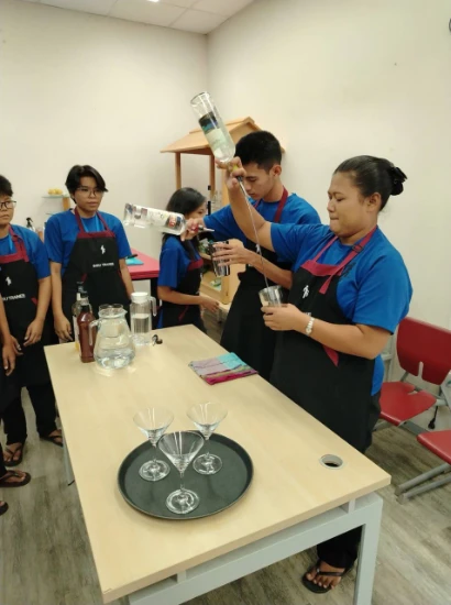 SISU trainees learning cocktails