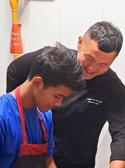 SISU trainee preparing food