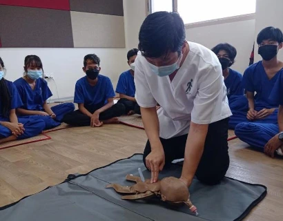 SISU trainees learning MFA accredited first aid and CPR