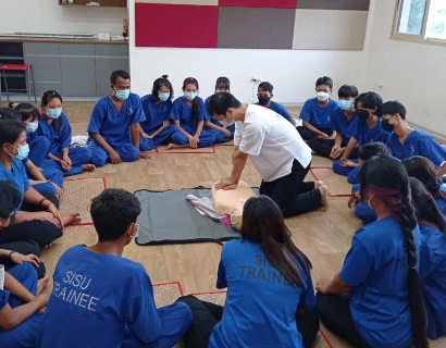 SISU trainees learning MFA accredited first aid and CPR