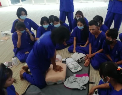 SISU trainees learning MFA accredited first aid and CPR