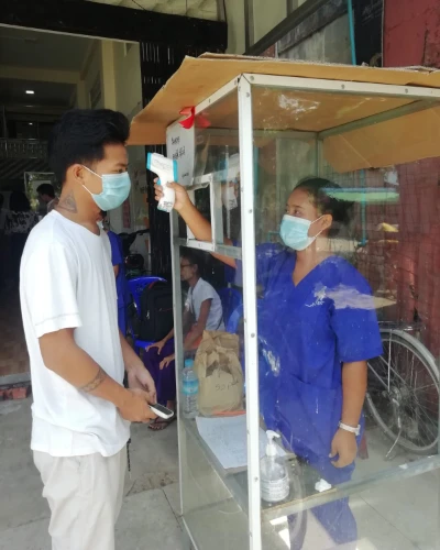 SISU basic health care trainee running fever screening booth