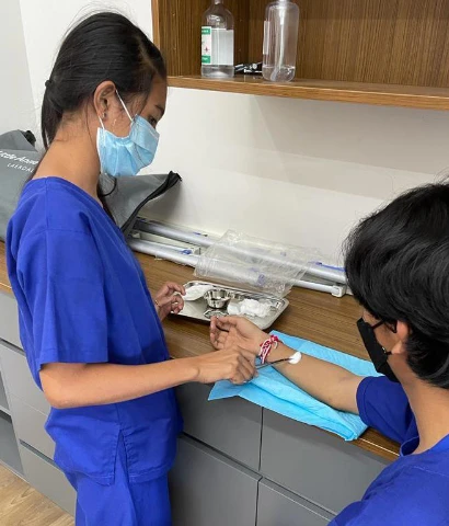SISU first aid trainees learning wound disinfecting