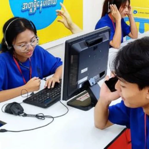 SISU trainees learning call centre skills in simulation