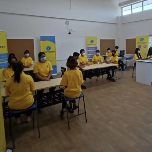 SISU trainees learning call centre skills