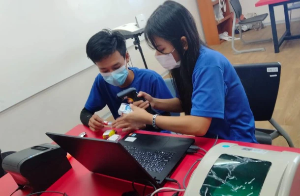 SISU trainees learning POS operation