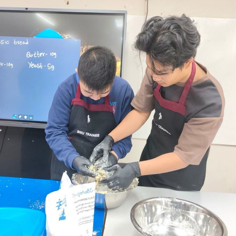 PTP 4 SISU trainee preparing food